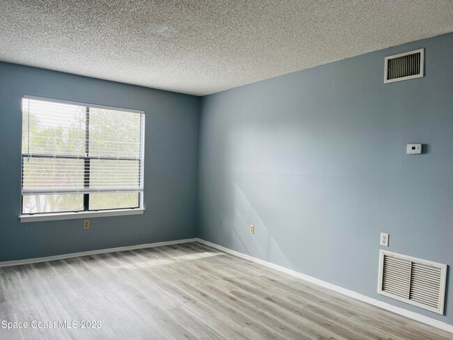 Building Photo - 225 S Tropical Trail