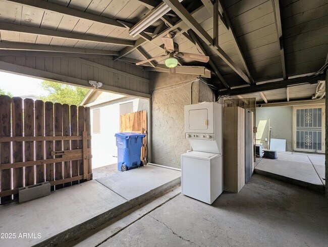 Building Photo - 2443 E Earll Dr