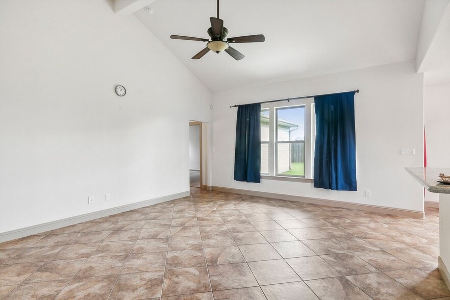Building Photo - 6500 Llano Ln