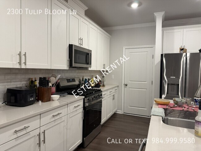 Building Photo - 2300 Tulip Bloom Ln