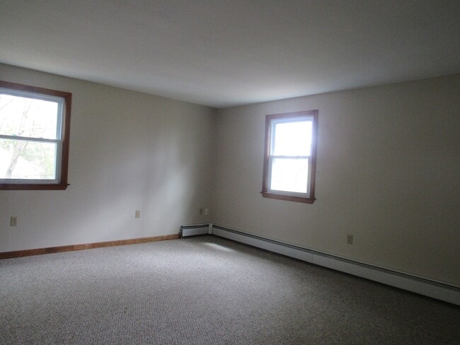 Building Photo - Dracut Beautifully renovated Townhouse for Rent!