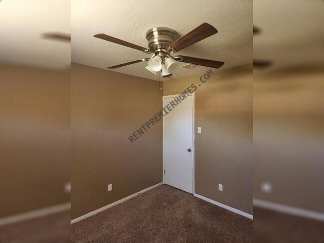Building Photo - 7448 Van Natta Ln