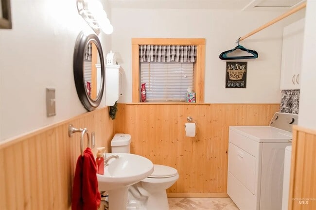 Building Photo - 2565 N 3rd E St