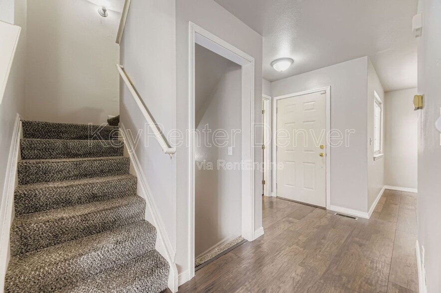 Building Photo - 5906 S Jellison St