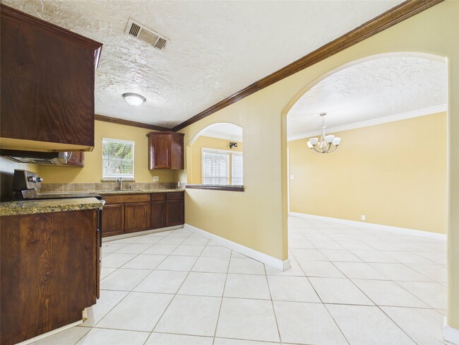 Building Photo - 1213 W Sidnor St
