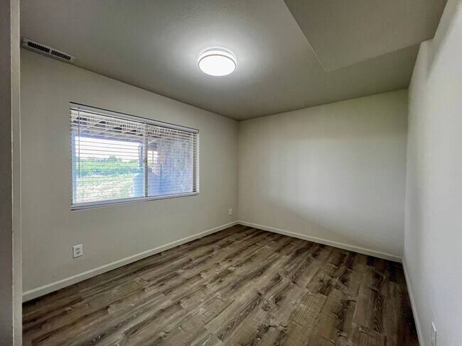 Building Photo - 5204 Roza Hill Dr