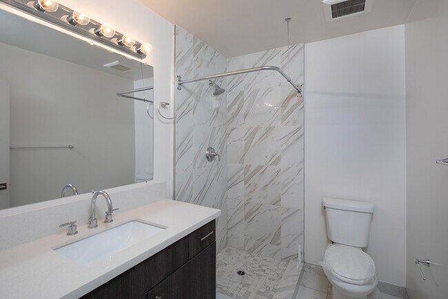Building Photo - Modern Ocean Beach 1 Bed/1 Bath Apartment ...