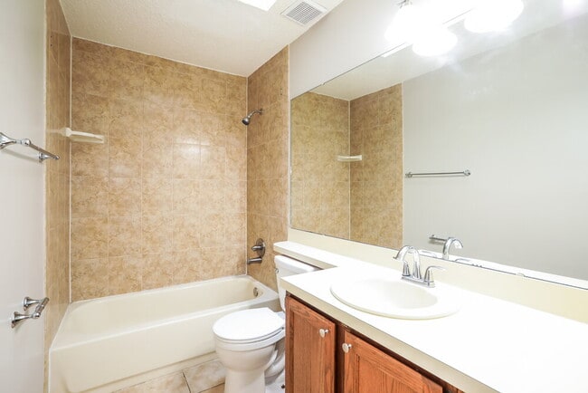 Building Photo - 2916 Trenton Ct