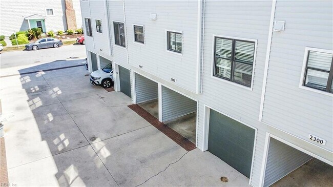 Building Photo - 2304 Bergen Ct