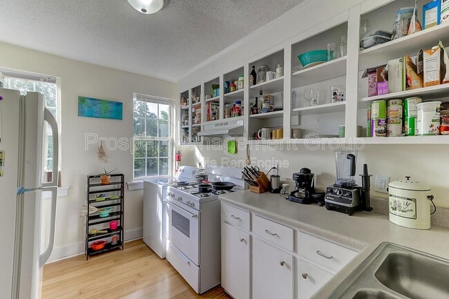 Building Photo - 35 Ashton St