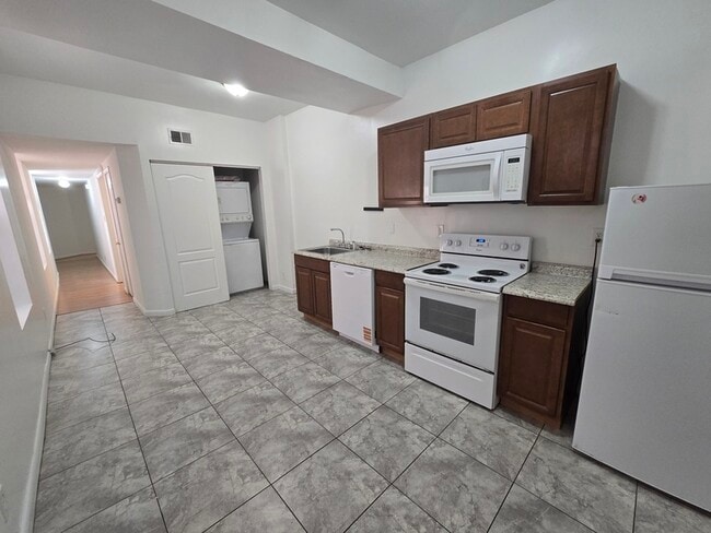 Building Photo - 503 W Grace St