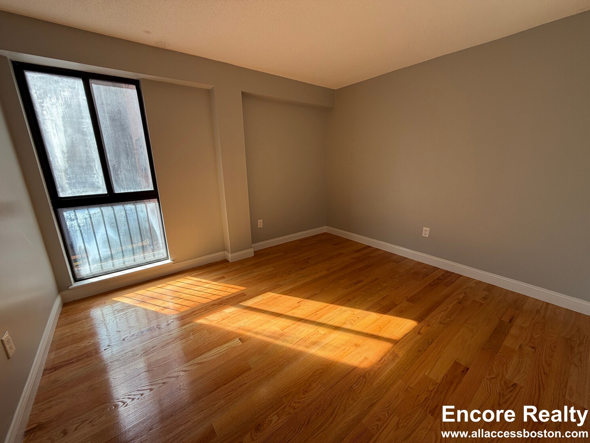 Building Photo - 1751 Beacon St