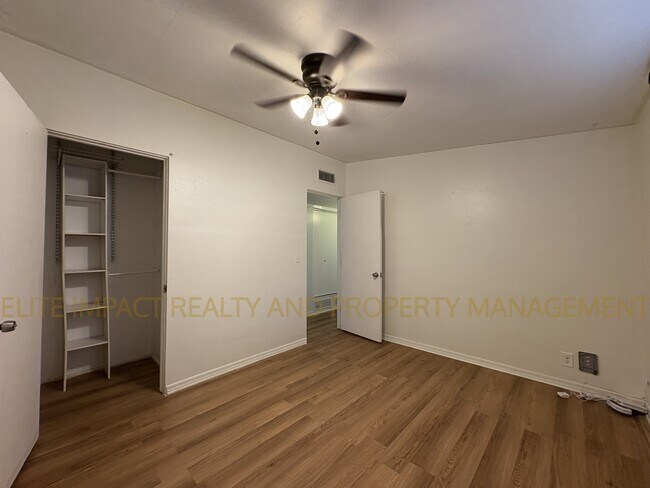 Building Photo - 4650 E Calle Aurora