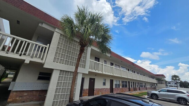 Building Photo - 4163 SW 67th Ave