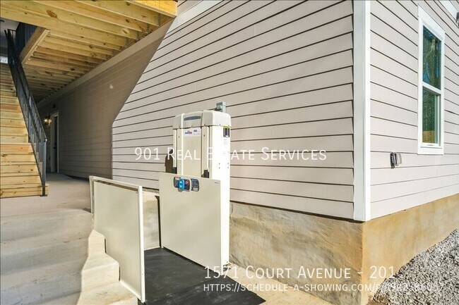 Building Photo - 1571 Court Ave