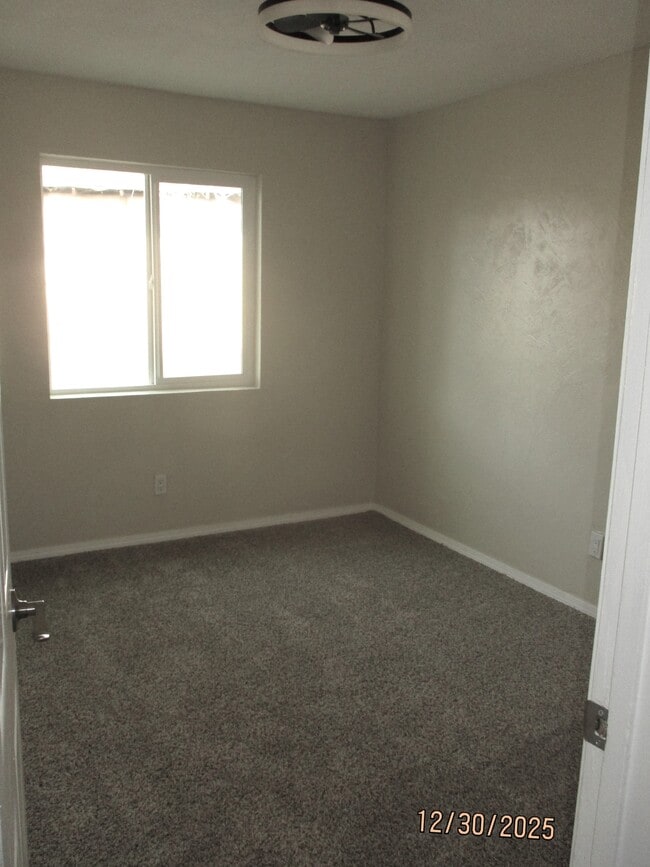 Building Photo - 13104 Oriente Ave NE