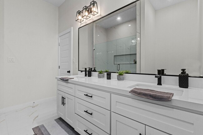 Building Photo - 7425 Lake Havasu