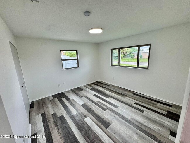 Building Photo - 789 Walnut Dr