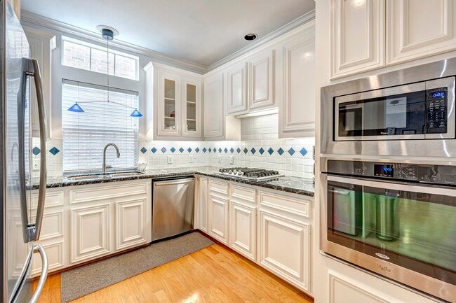 Building Photo - 1933 Haddon St