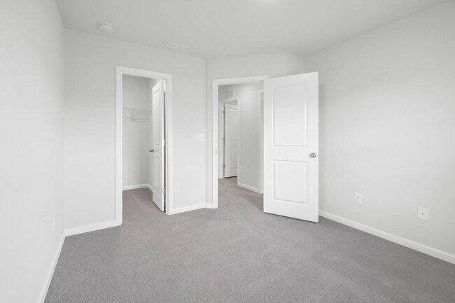 Building Photo - Almost Brand New Home 4 Bedroom with 2.5 b...
