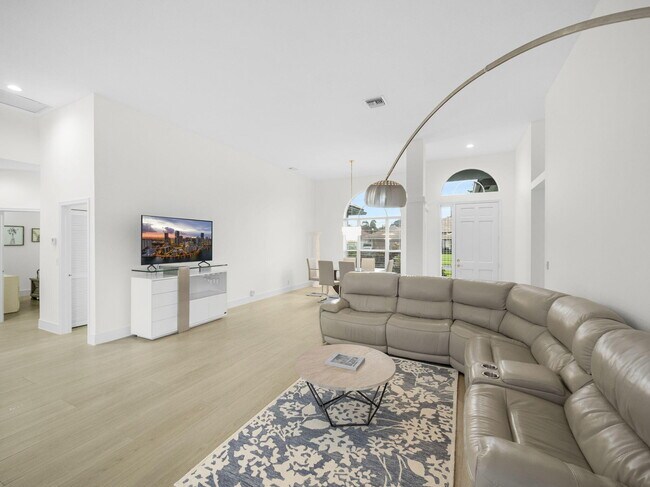 Building Photo - 9070 Cypress Hollow Dr