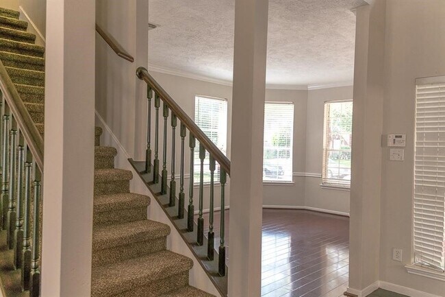 Building Photo - 15411 Seminole Canyon Dr