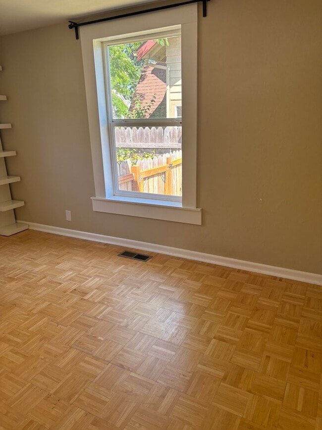 Building Photo - Cute Updated Home in Newberg