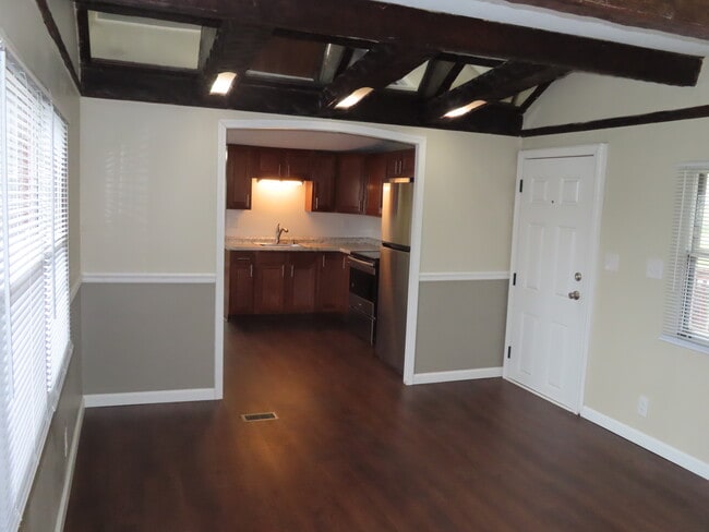 Building Photo - 8911 Pembroke Oak Grove Rd