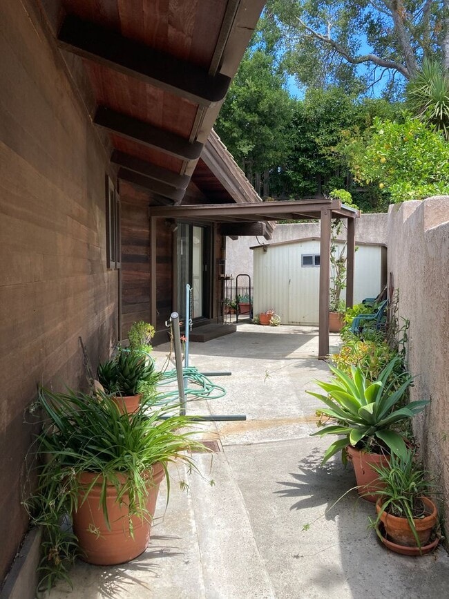 Building Photo - Montecito - One bedroom, one bathroom