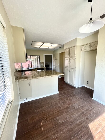 kitchen - 3907 Winter Park Ln