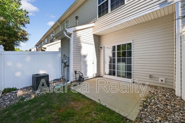 Building Photo - 2817 Summergrove Ct