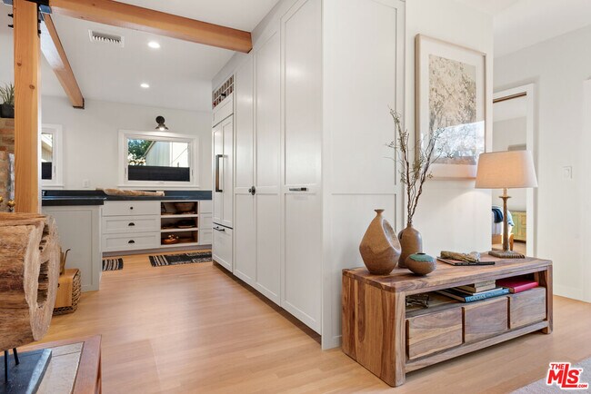 Building Photo - 11314 Homedale St