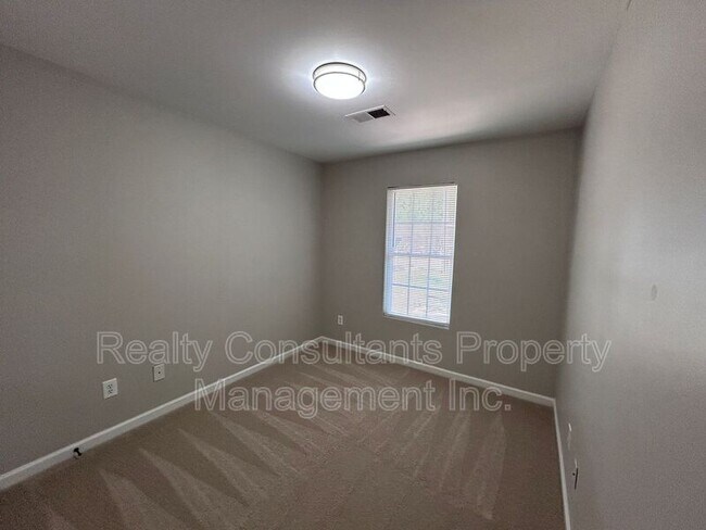 Building Photo - 2318 Purdy Ave