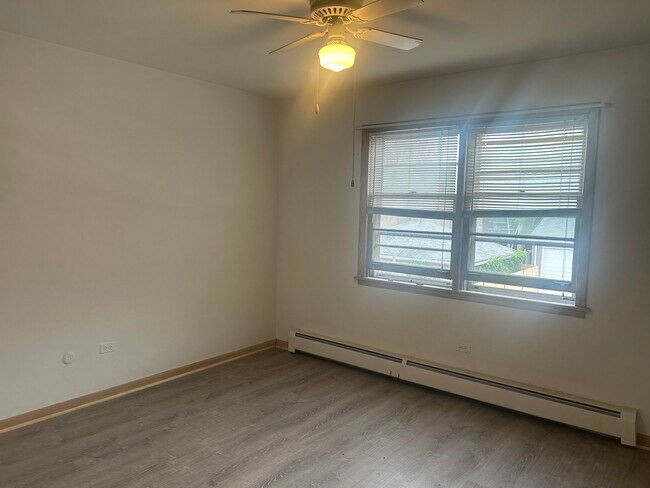 Building Photo - 3438 S Oak Park Ave