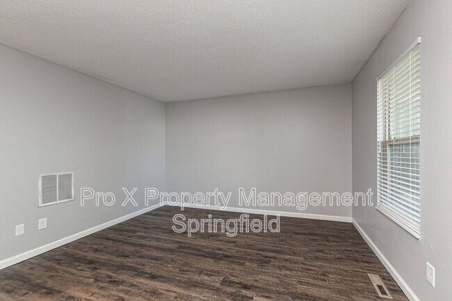 Building Photo - 1147 E Elm St