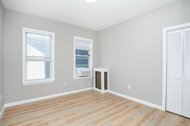 Building Photo - 15-17 Saunders St