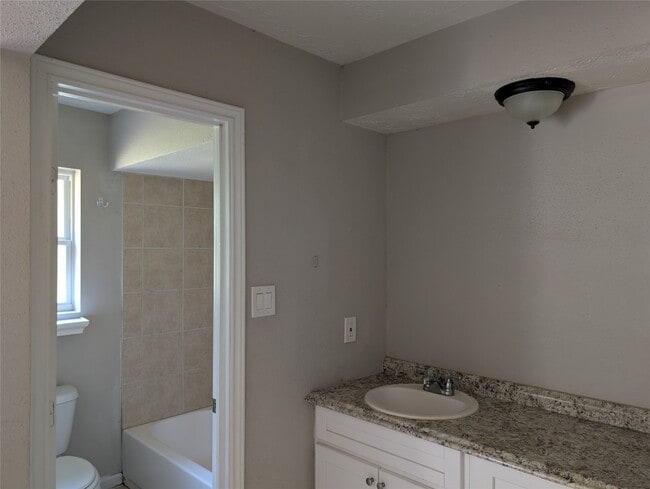 Building Photo - 25822 Glen Loch Dr