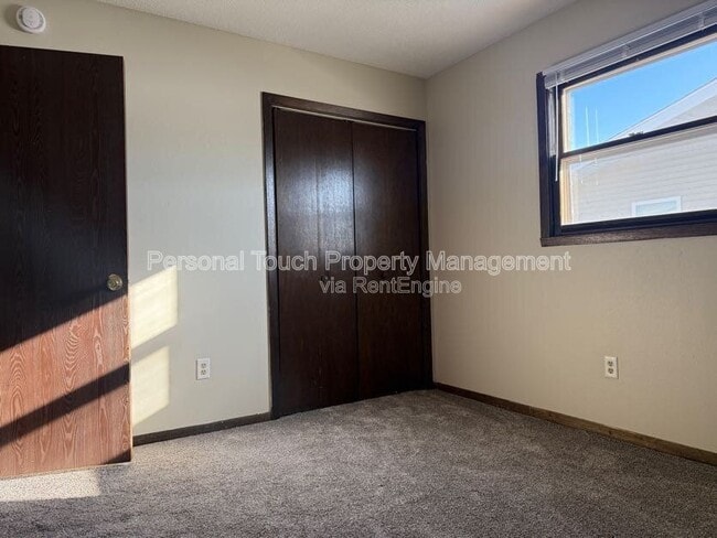 Building Photo - 407 5th St E