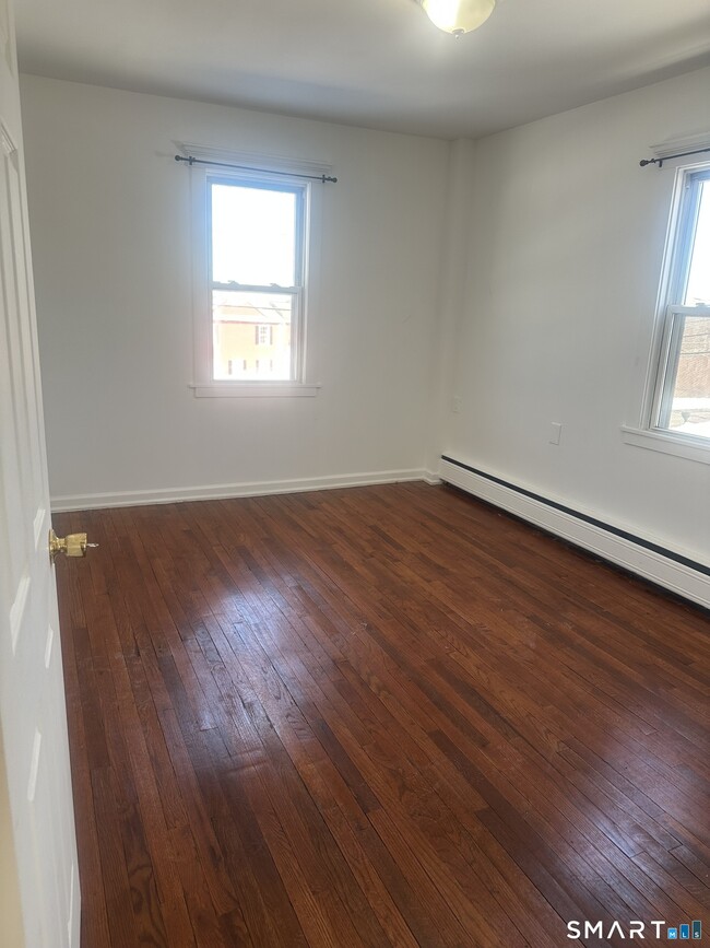 Building Photo - 125 N Harwinton Ave