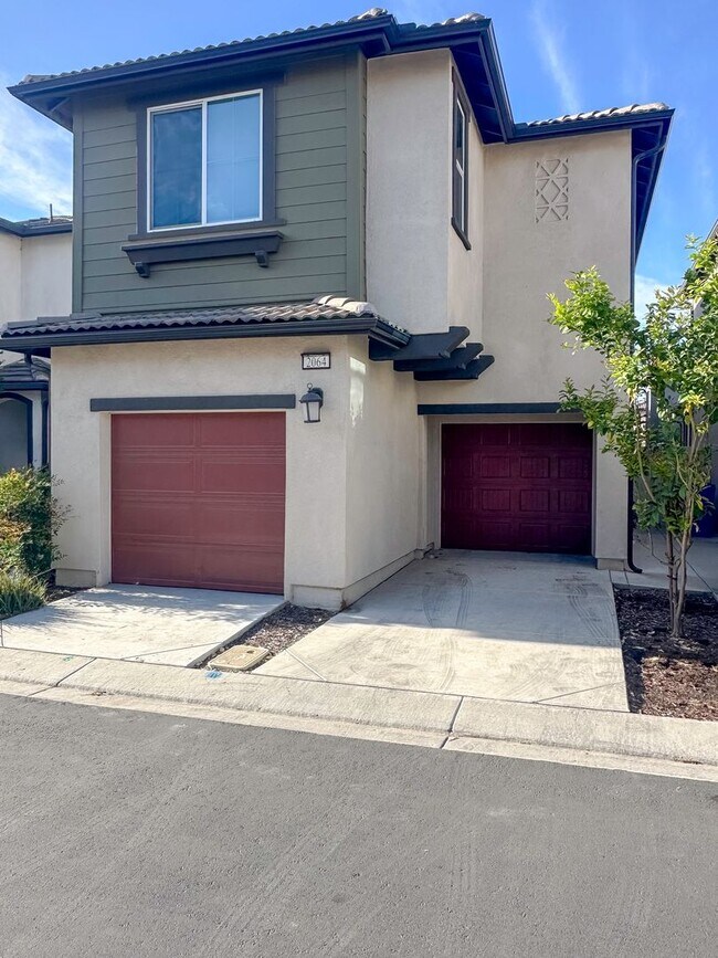 Building Photo - Beautiful Newer Construction,Townhome, 3 Bedroom / 2 Bathroom Home FOR RENT