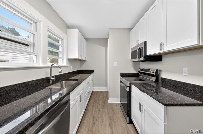 Building Photo - 111 Maplehurst Ave