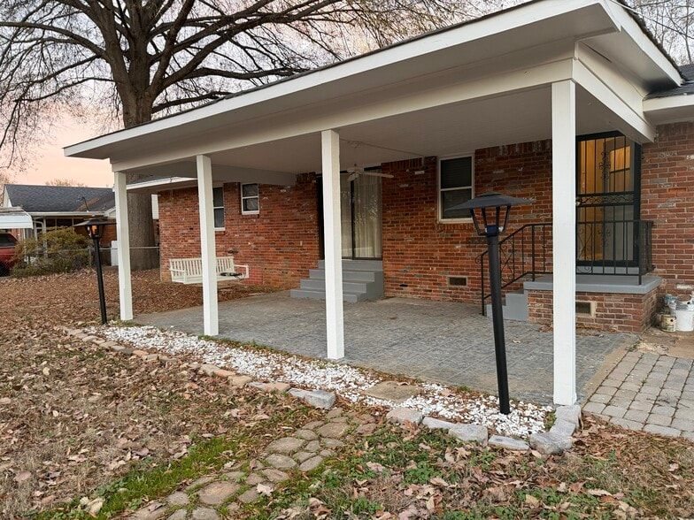 Back Porch - 7241 Renda St