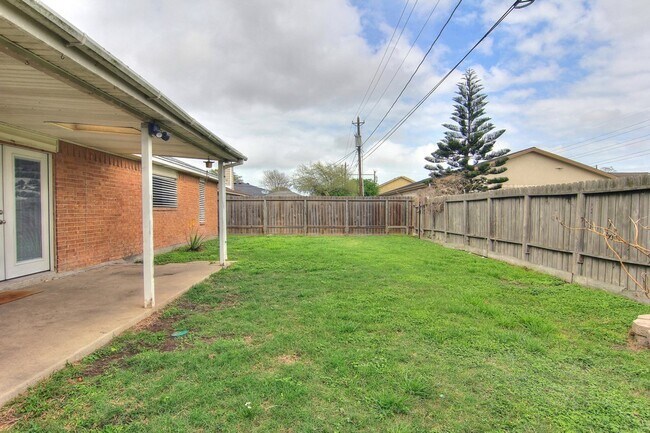 Building Photo - 7125 Laramie Ln