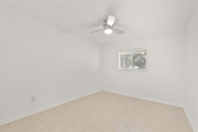 Building Photo - 3371 Continental Dr