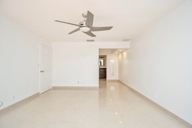 Building Photo - 21662 San Simeon Cir