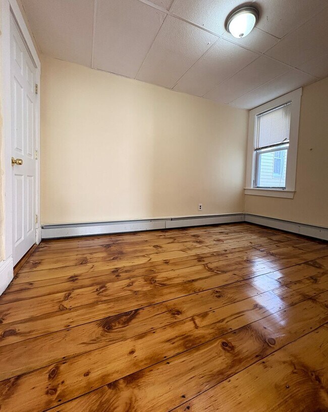 Building Photo - 21-27 Clare St, Lowell