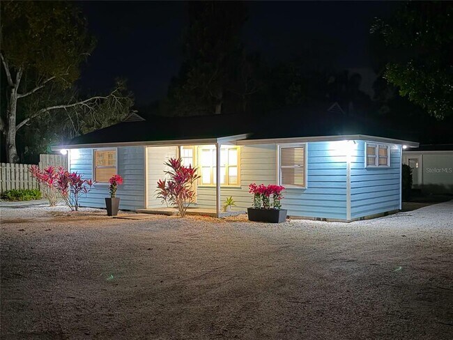 Building Photo - 2854 W Rainbow Cir