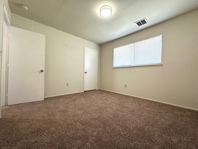 Building Photo - 525 Downing Ln