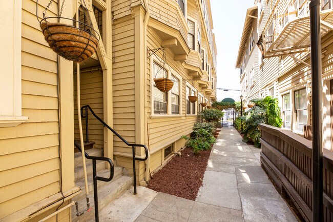 Building Photo - Vue De Lac Apartments