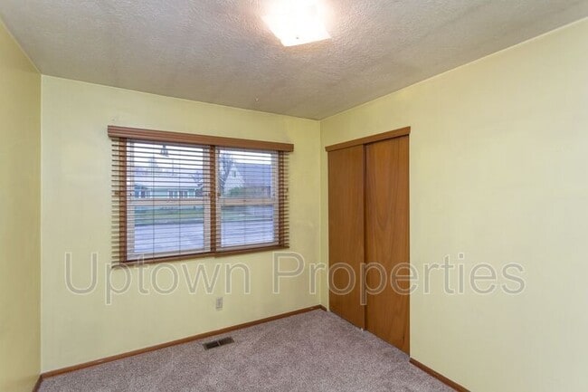 Building Photo - 7211 N Reno Ave